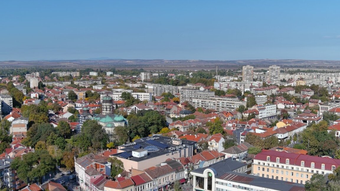Снимката на 1 септември 2025 година