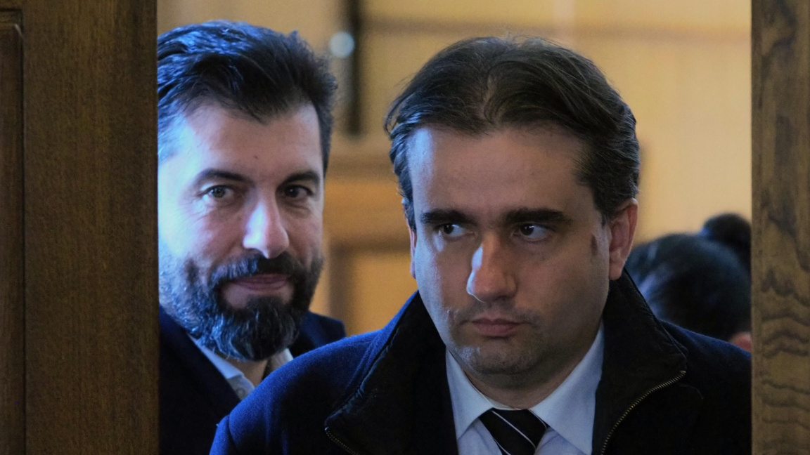 В сградата на Съдебната палата в София се проведе разпоредително заседание по НОХД № 6195/2025 срещу Кирил Петков (вляво) и Божидар Божанов - 10 декември 2025 г.