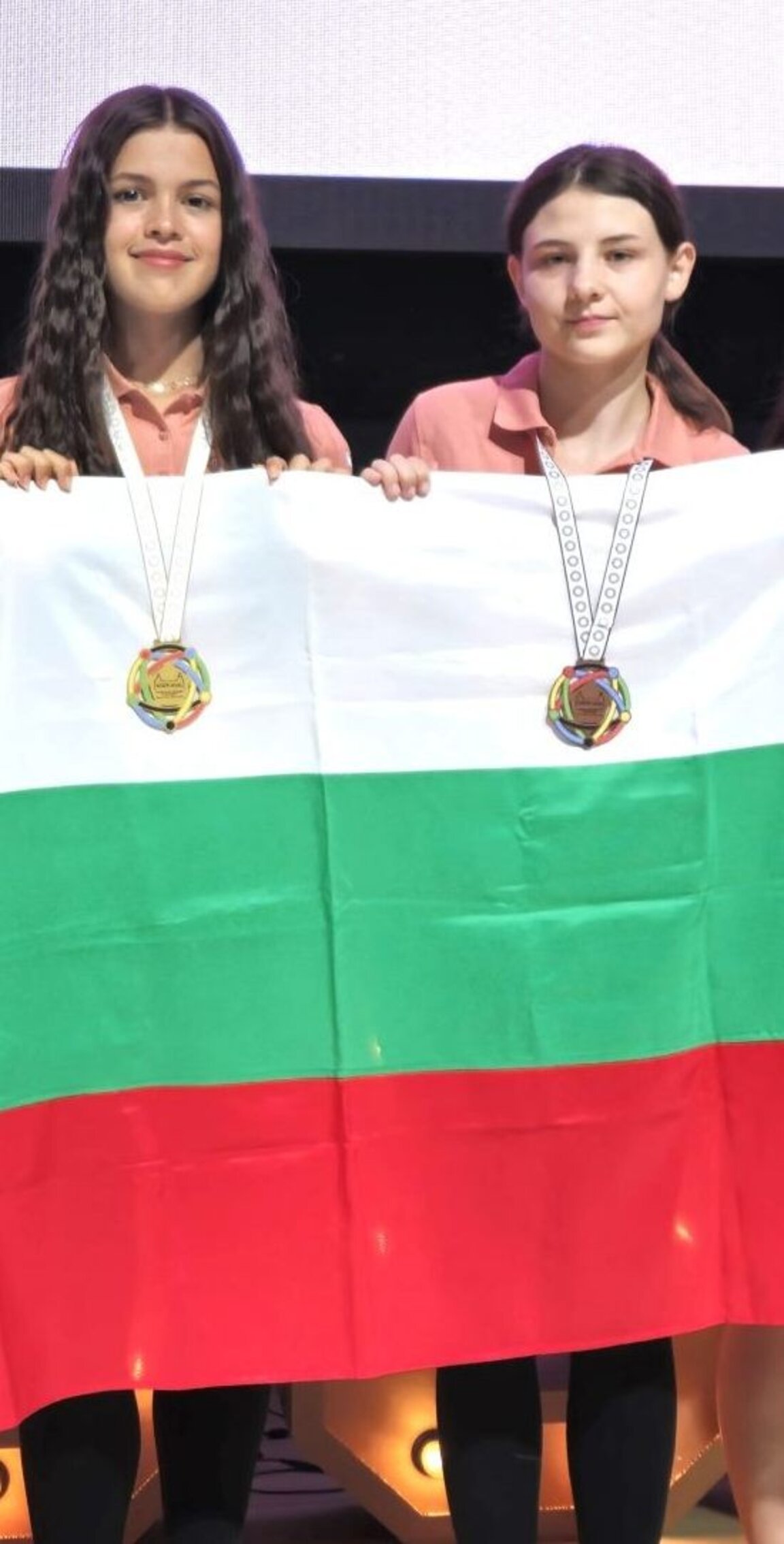 Медали за Симона и Нермин