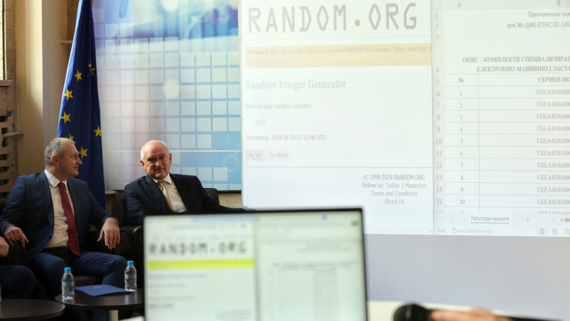 Au fost alese public aparatele electronice de vot care vor fi certificate