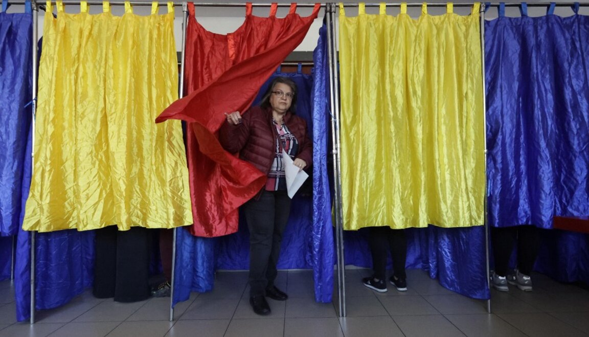 В избирателна секция в Букурещ, Румъния, 18 май 2025 г.