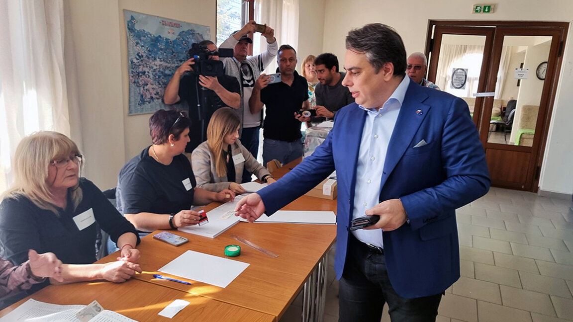 Ministri i Financave Asen Vasilev nuk votoi në zgjedhjet lokale në qytetin e tij të lindjes, Haskovo, pasi nuk i plotëson kushtet për 6 muaj qëndrim