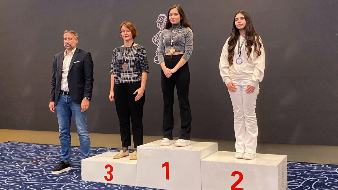 Белослава Кръстева със златния медал.