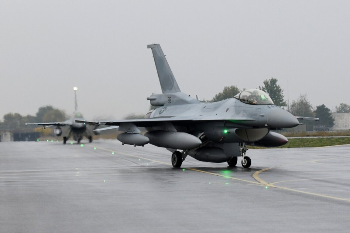 Още два самолета F-16 Block 70 пристигнаха в България по договора от 2019 г.