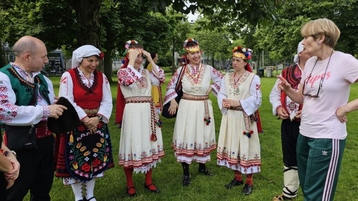 Die Niederländerin Esther Willems begeistert ihre Landsleute für bulgarische Volkstänze