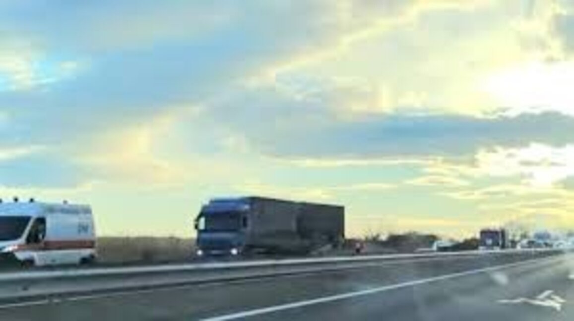 Арестуваха шофьор, блъснал мъж на магистралата и избягал