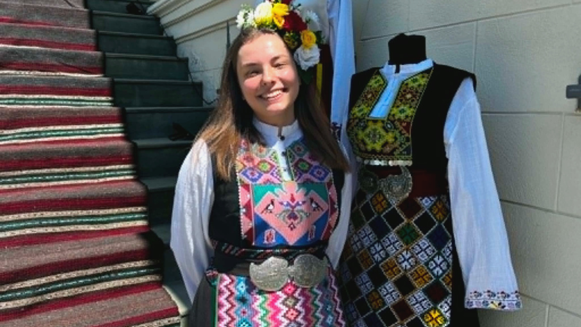 Десислава Маринова обича да изработва носии от старо време 