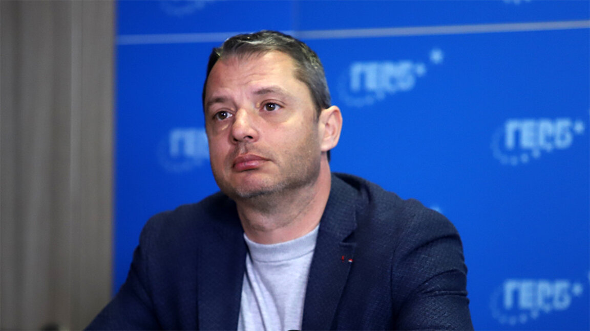 Дељан Добрев