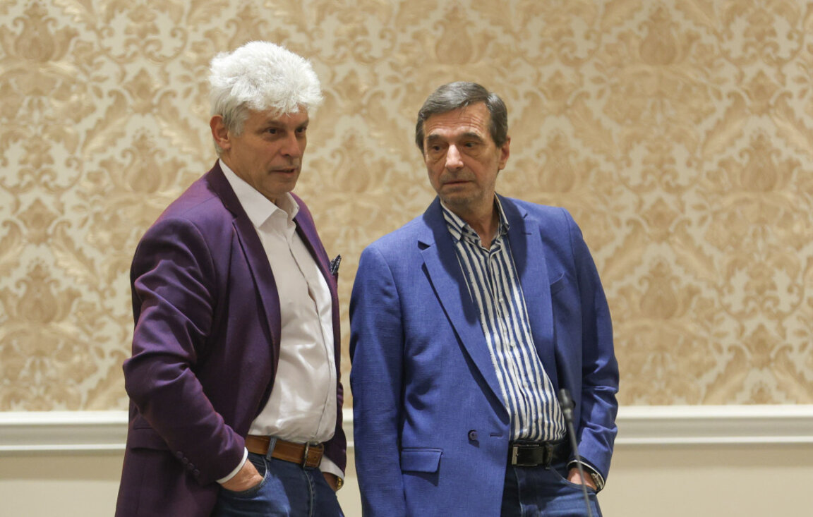 Atanás Katsárchev (derecha) y el presidente del sindicato Podkrepa, Dimitar Manólov (izquierda)