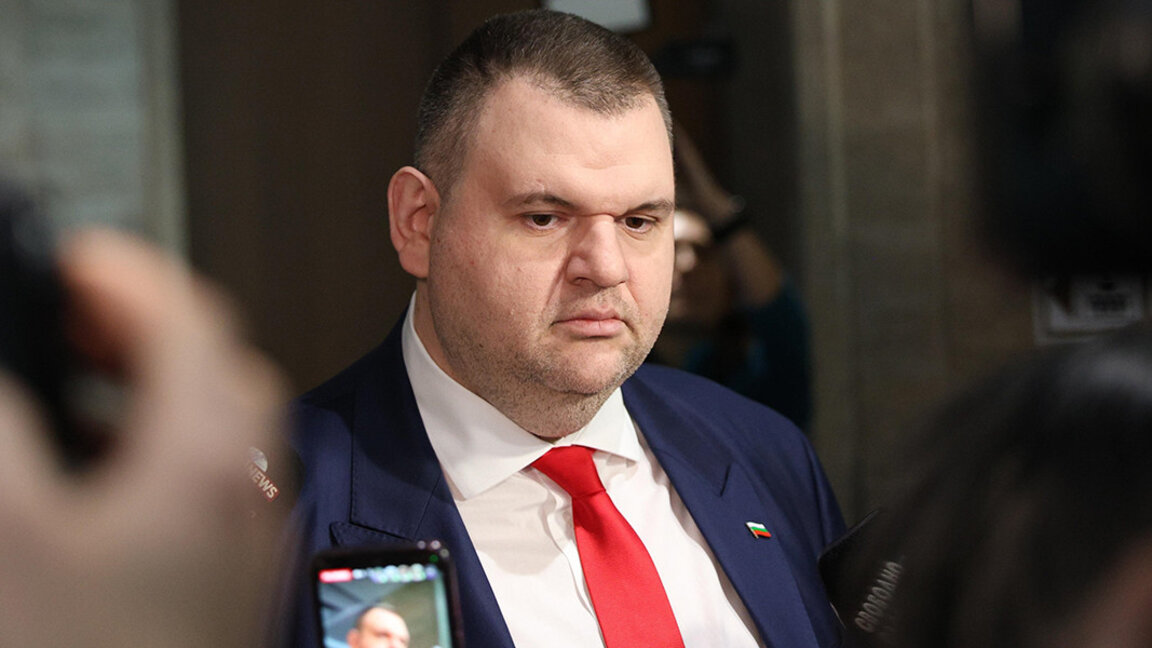 Пеевски отзовава областните си управители