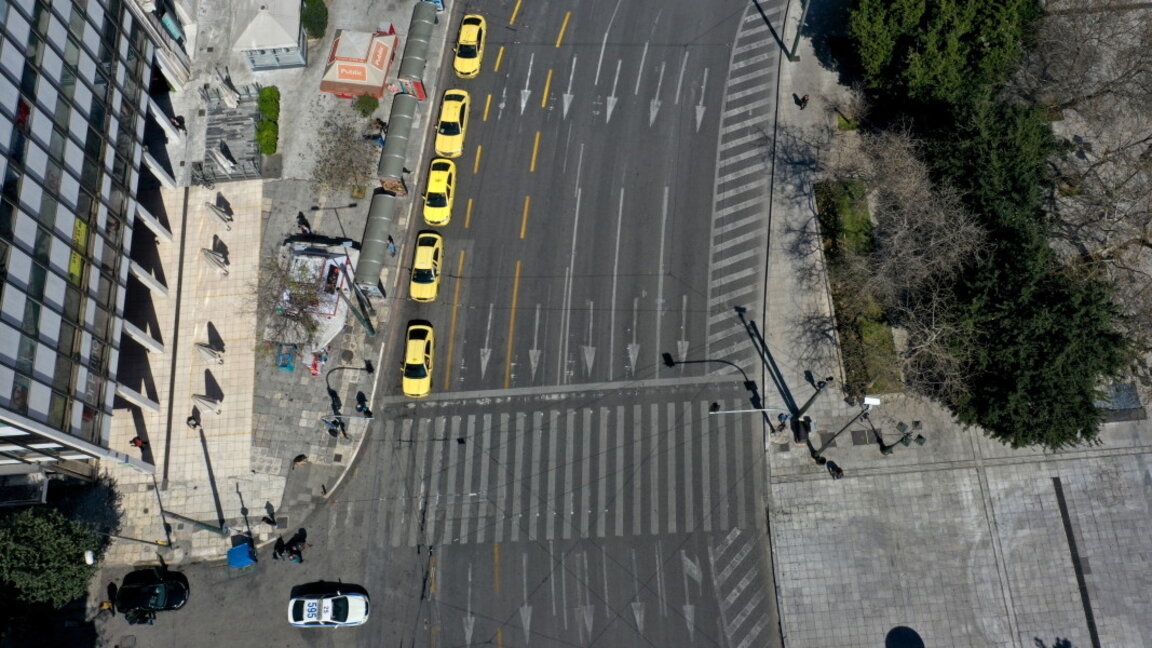 Таксита на площад "Синтагма" в Атина.