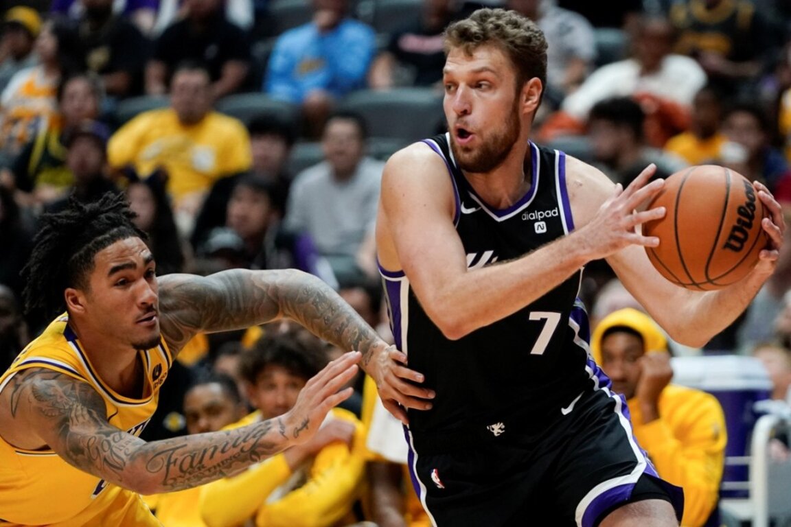 Везенков отбеляза 6 точки за Сакраменто при победата над Оклахома