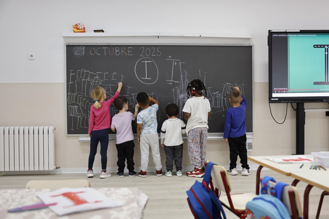 В Испания намаляват допустимия брой на учениците в една паралелка