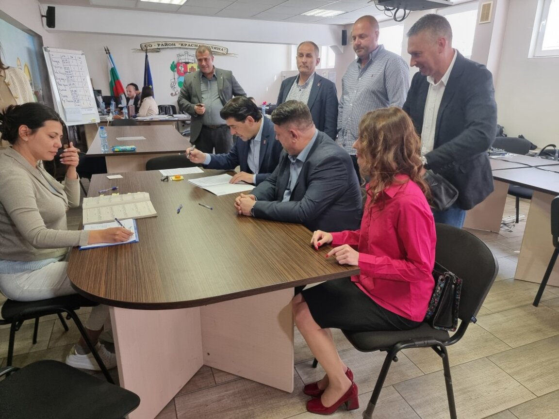 Зафиров: Спорът в "БСП - Обединена левица" не е заради зависимости от Пеевски, а заради местата в листите