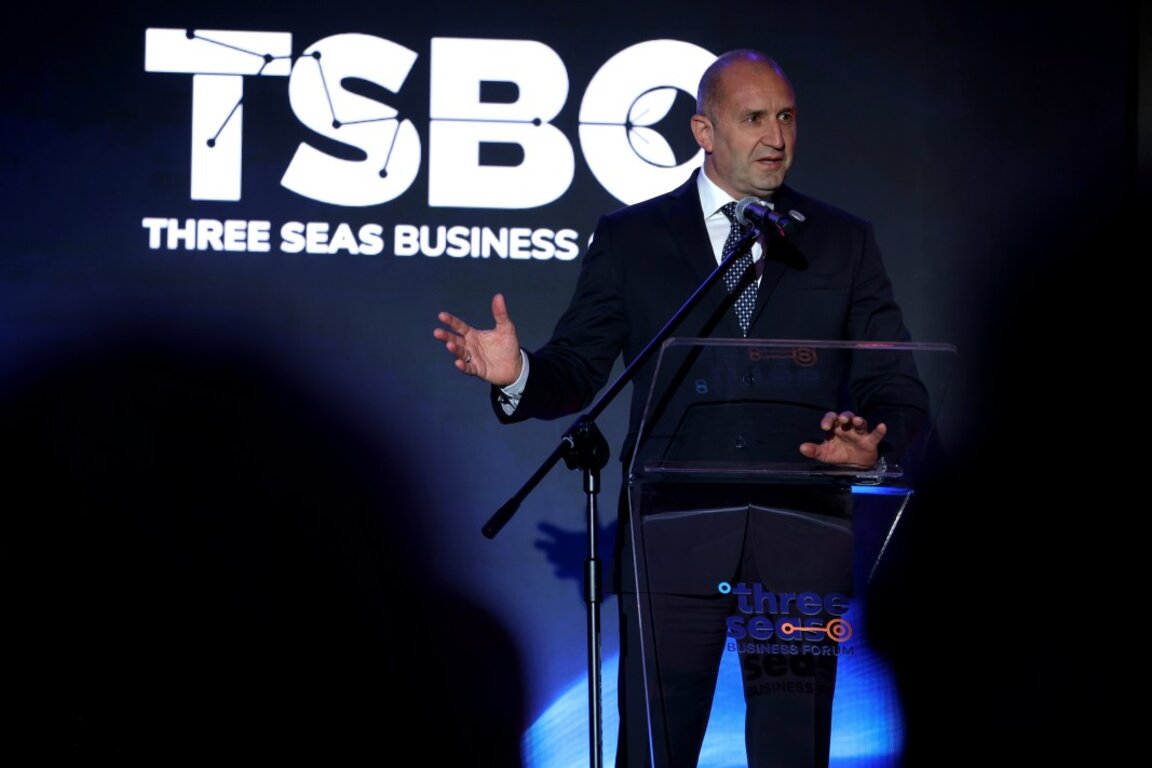 Румен Радев: Скорошните кризи разкриха нуждата от регионална свързаност и сътрудничество