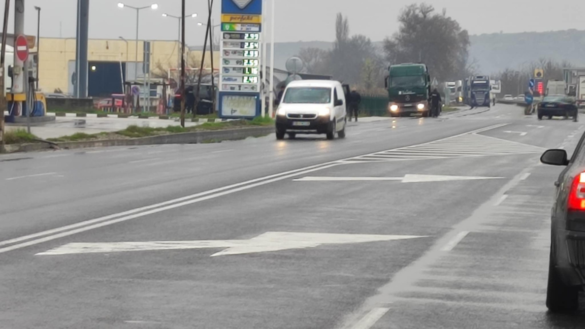 Гръцки фермери блокираха движението през Кулата – Промахон