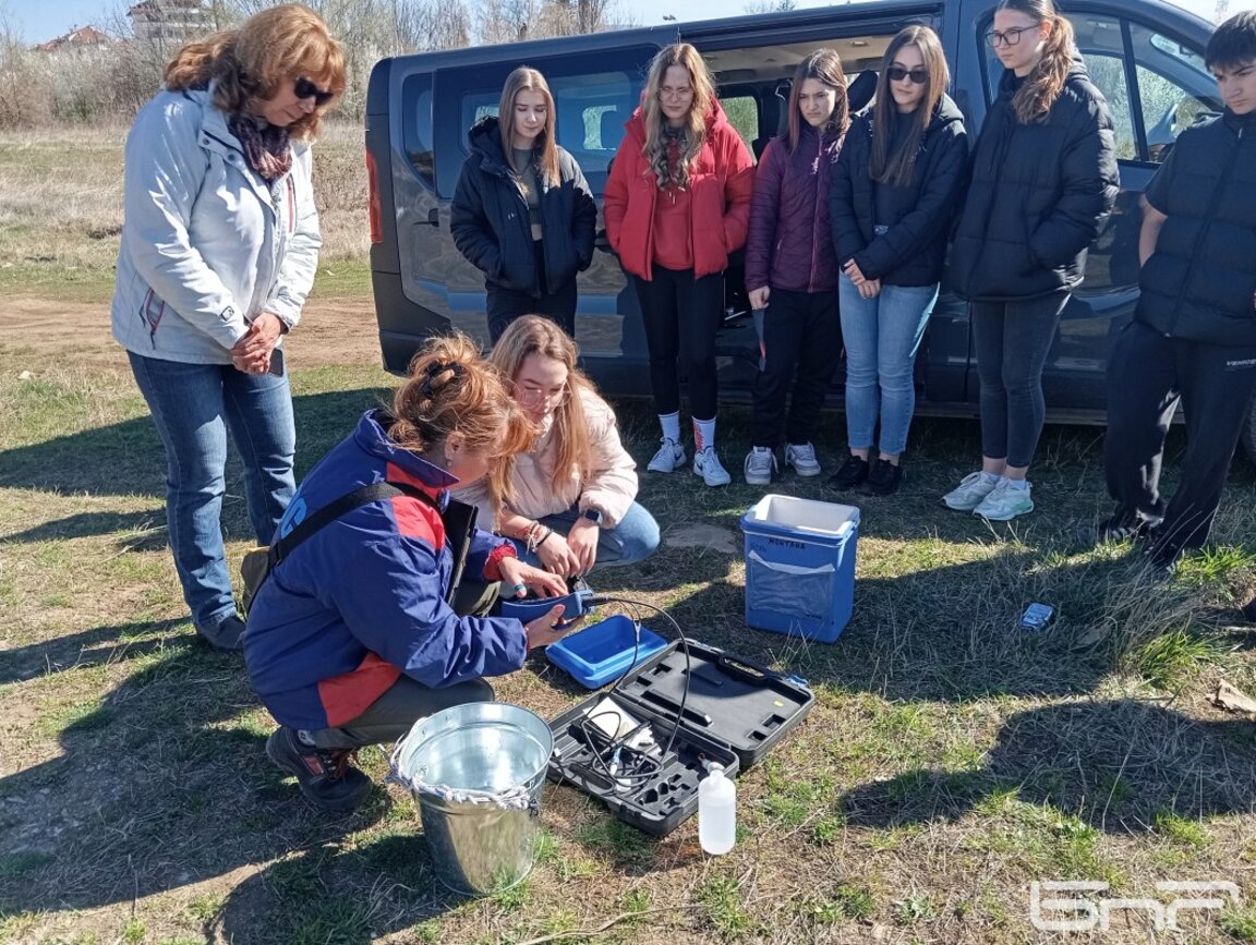 Експерти провериха чиста ли е водата на река Огоста край Монтана