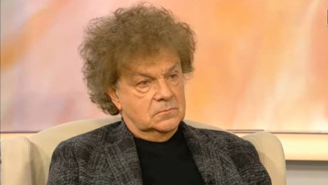 Correspondents at the sea side, music charts and more details from the history of Radio Bulgaria