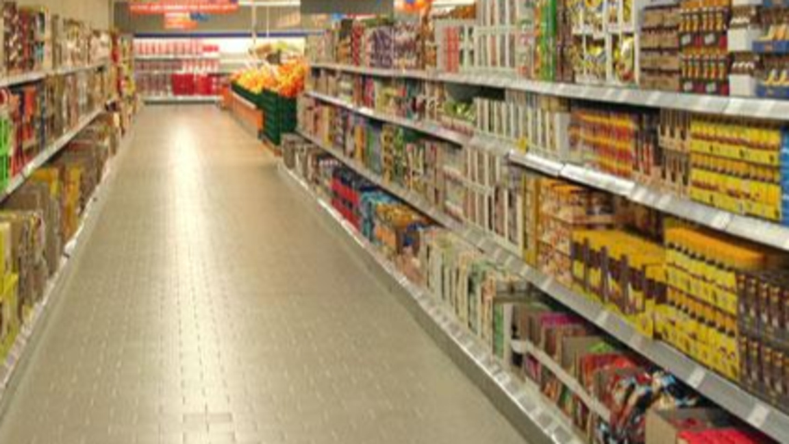 Гърците посрещат празниците с повишени цени