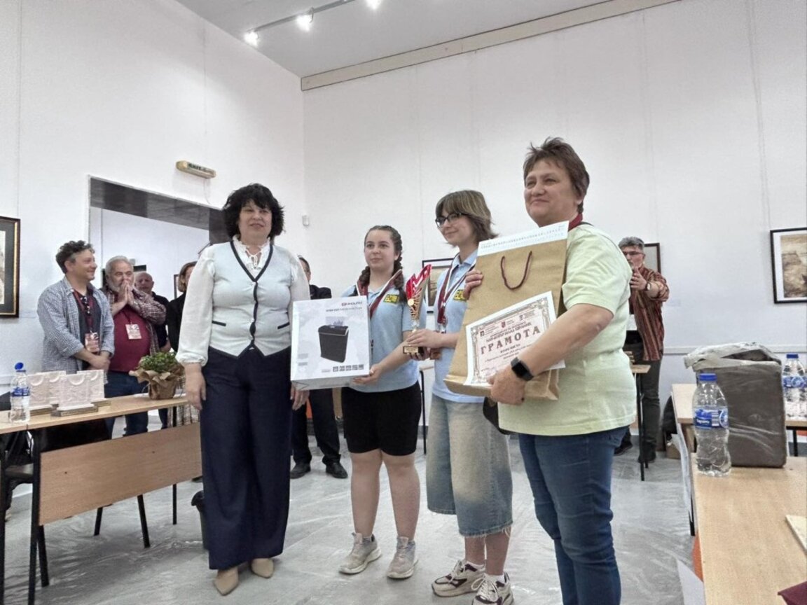 Ученици от Шумен втори на състезание по керамика