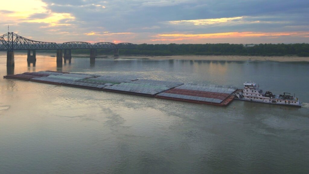 Двама души са загинали при катастрофа с хеликоптер по река Мисисипи