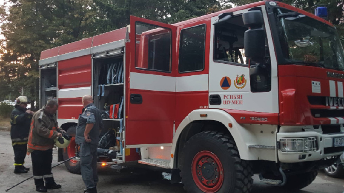 Къща горя посред нощ