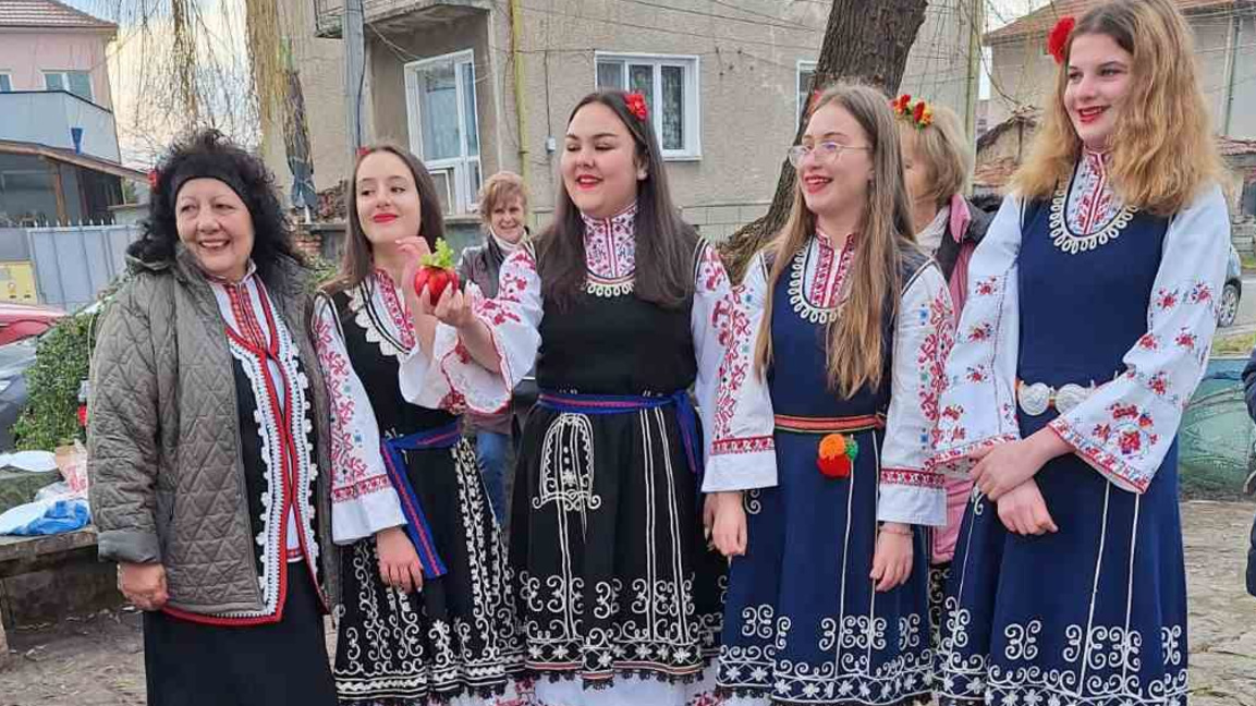 В Елин Пелин топят пръстени за здраве, любов и късмет на Васильовден