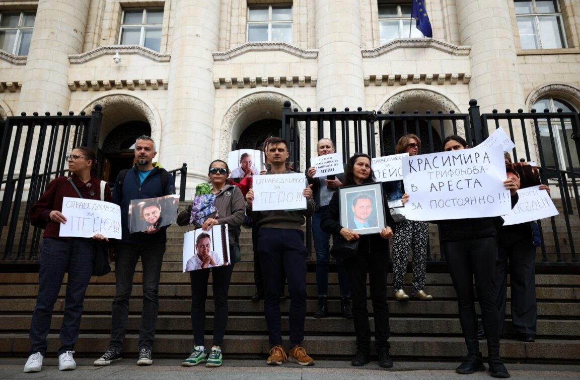 Протест на близки на Пейо Пеев се провежда пред Съдебната палата, 21 май 2024 г.