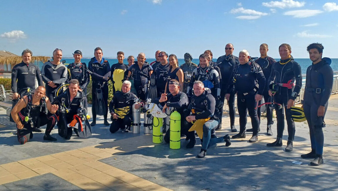 Водолази отново ще почистват морското дъно около Моста в Бургас