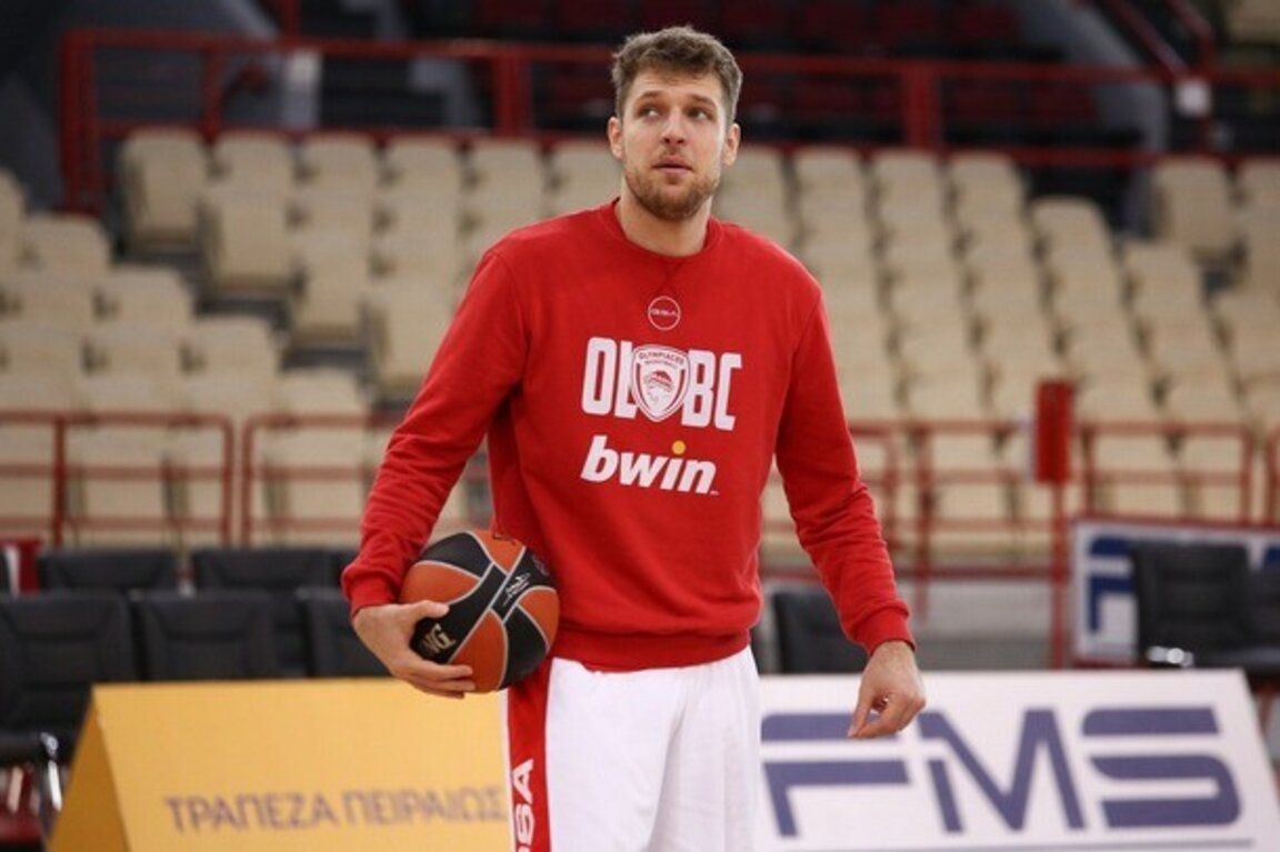 Александър Везенков