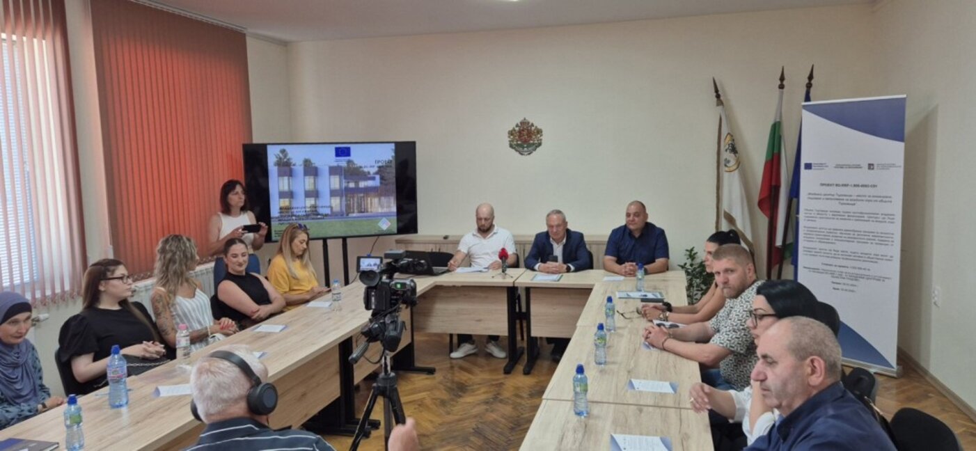 Изграждат Младежки център