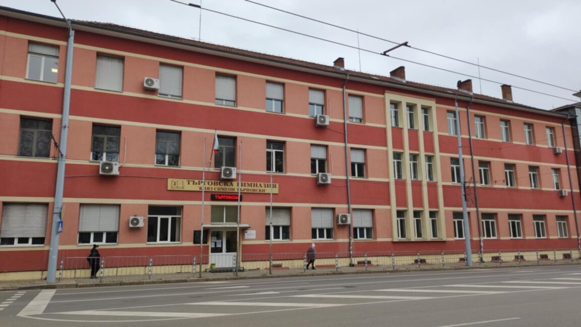 Търговската гимназия в Стара Загора отбелязва своя празник с концерт