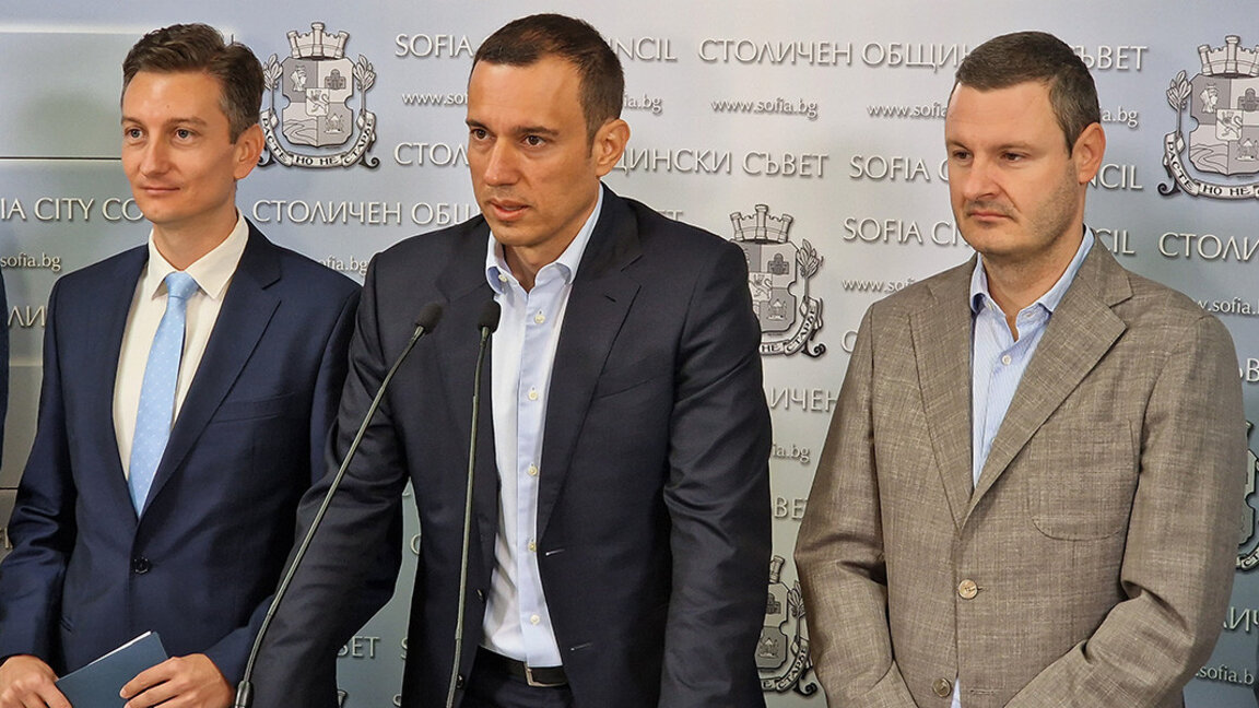 Vasil Terziev (centro)