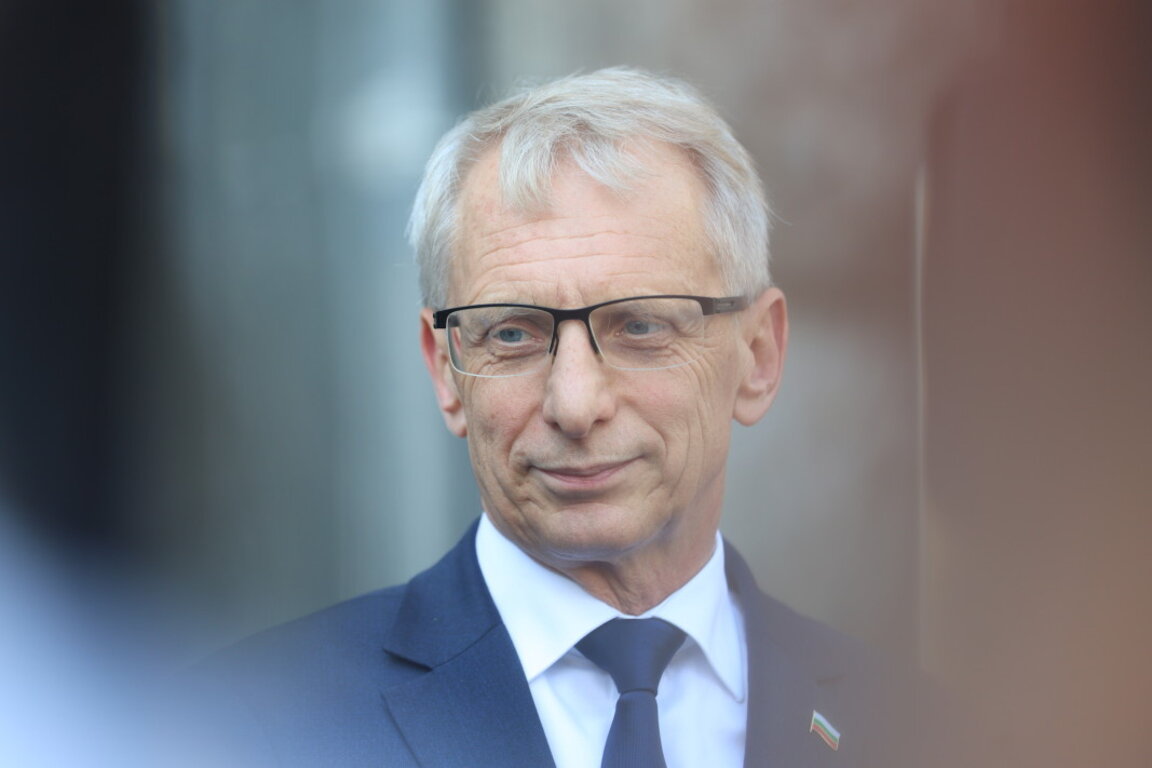 Николай Денков