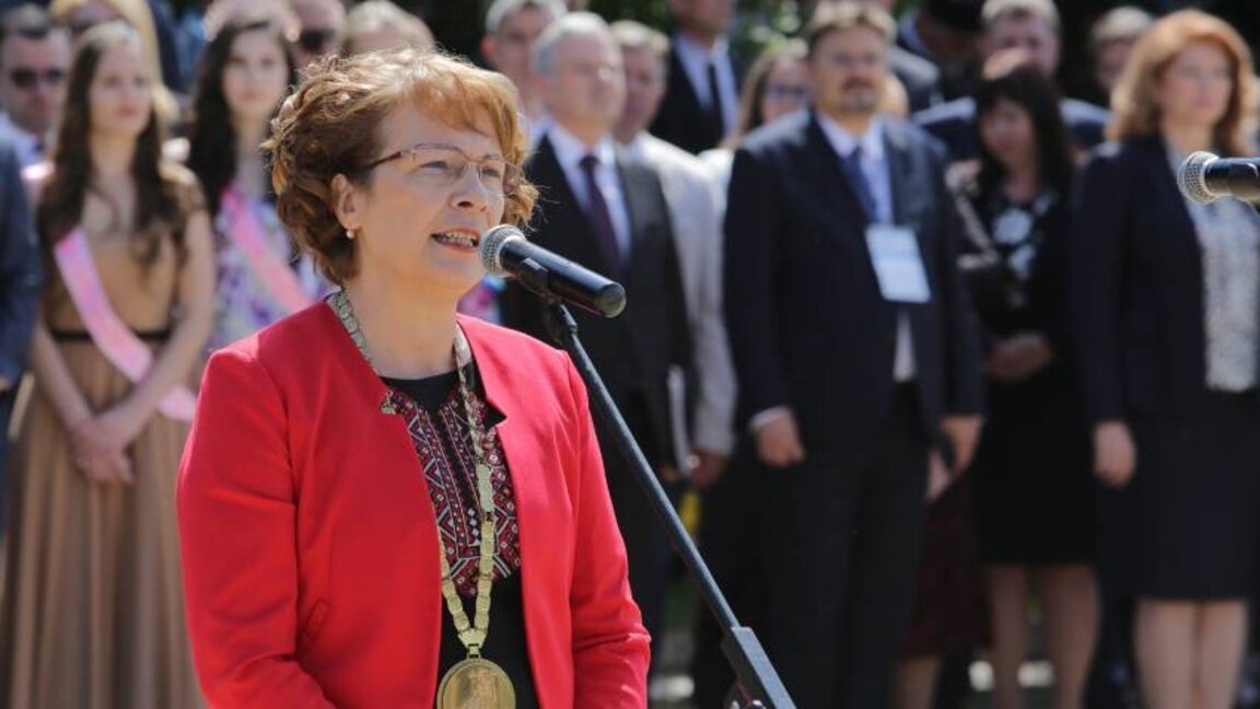 Галина Стоянова печели изборите в Казанлък