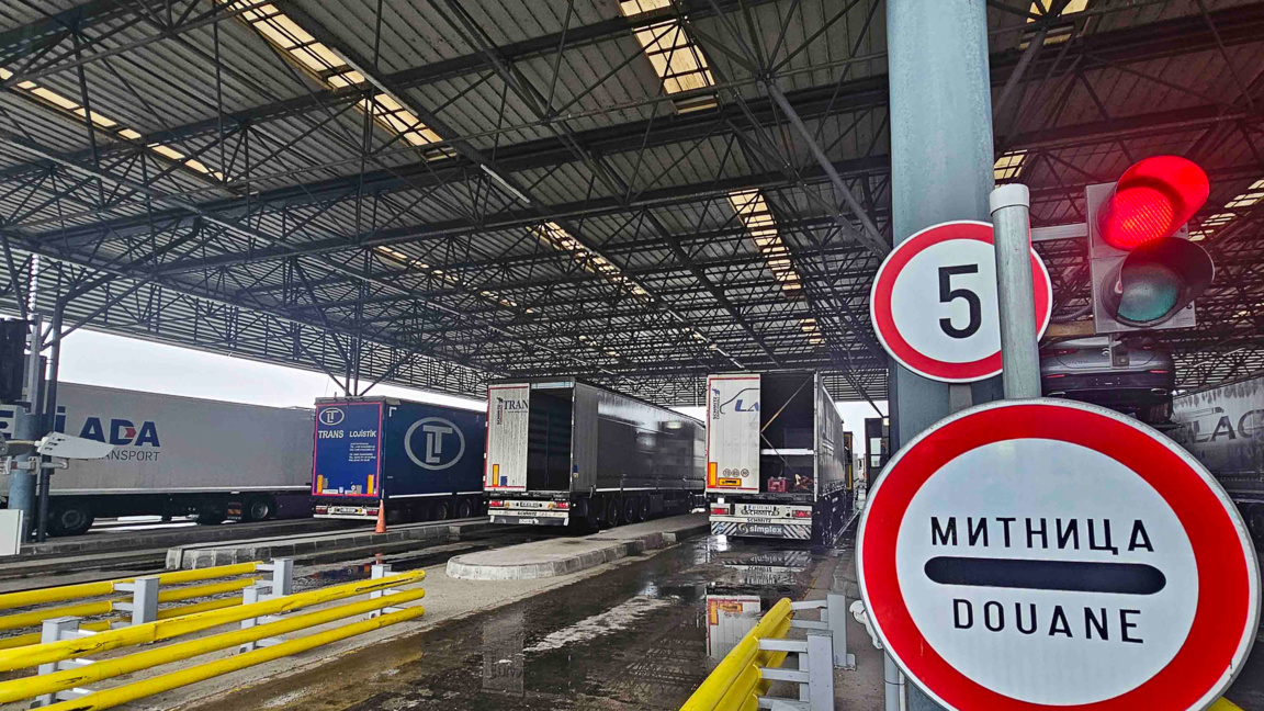 Интензивен е трафикът за товарни автомобили на Капитан Андреево"