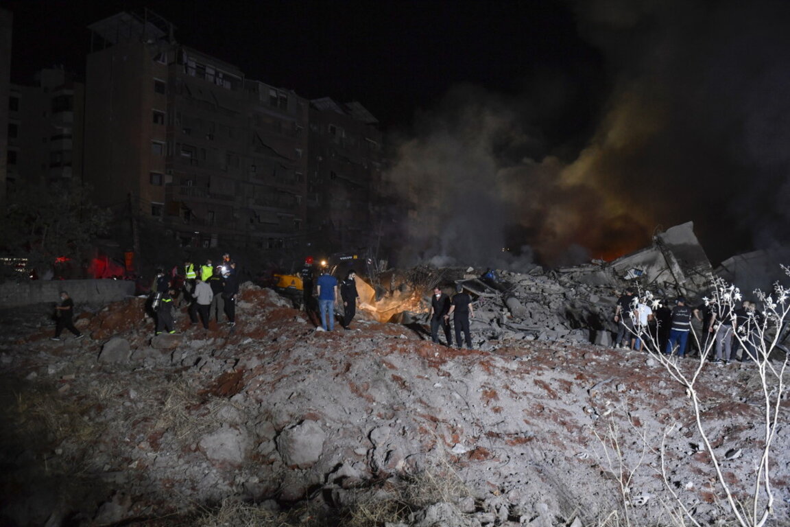 Израел нанася нови удари в Ливан