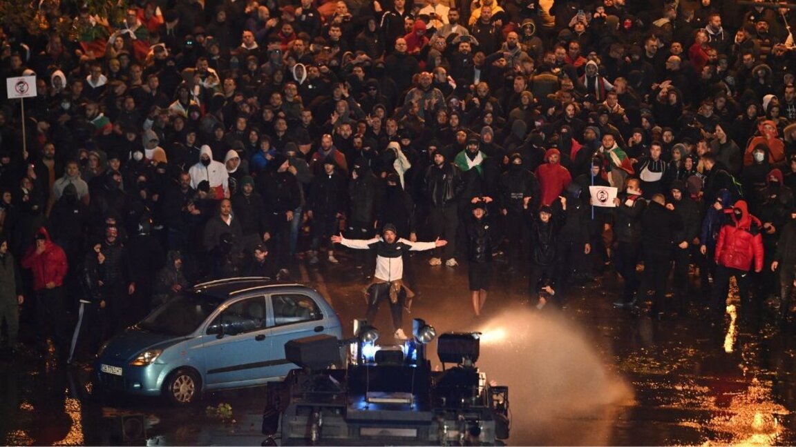 Parlamentul îi audiază pe șefii Ministerului de Interne, cu privire la protestul fanilor de fotbal