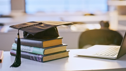 Durchschnittseinkommen junger Hochschulabsolventen erreicht 1.625 Euro