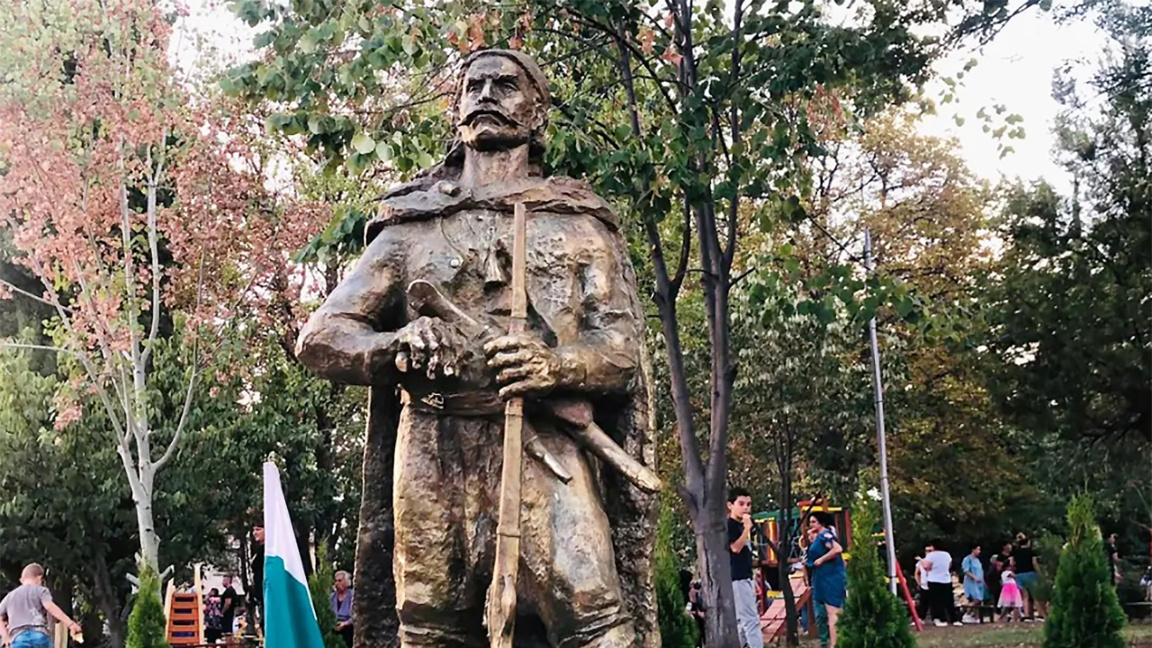 Памятник Страхилу воеводе в г. Ветрен