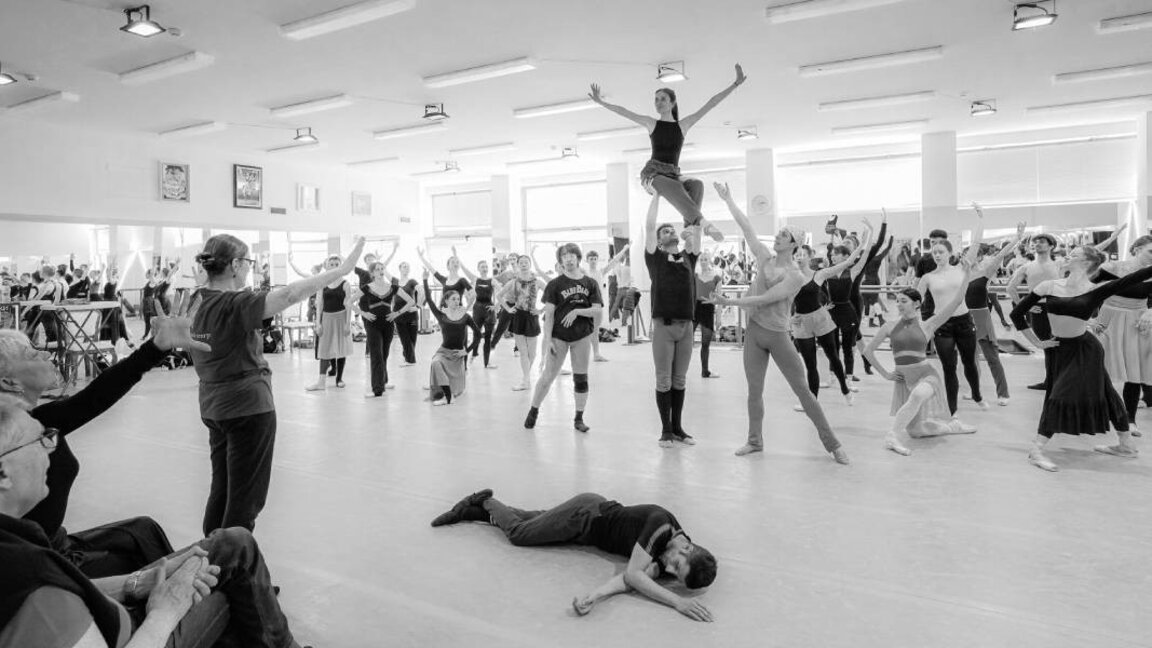 "Noches parisinas", estreno de ballet de la Ópera de Stara Zagora en el año jubilar 2025