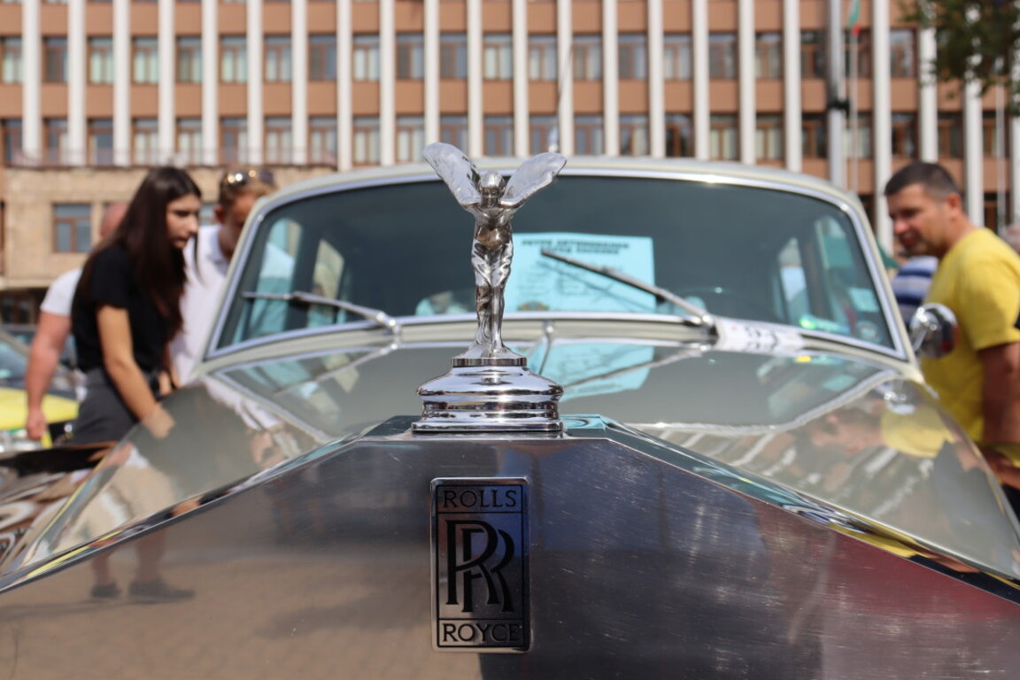 Ролс-Ройс Силвър от 1959 година спечели голямата награда на Ретро парада в Хасково
