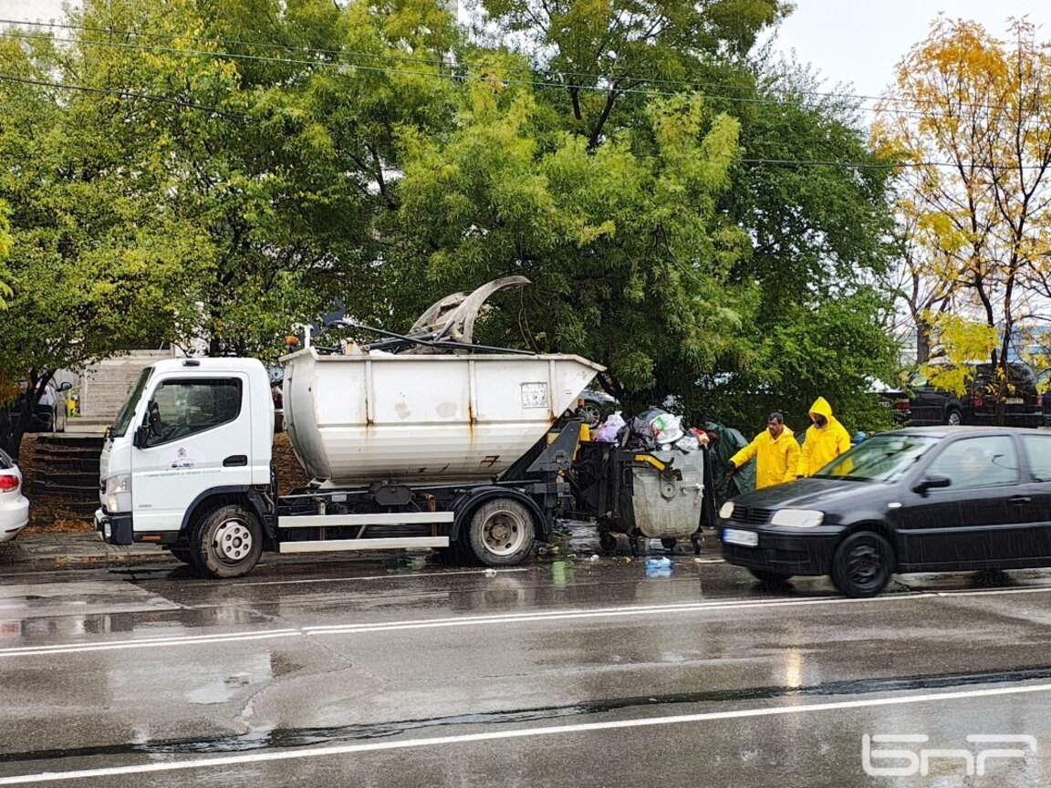 Общински камиони вече извозват боклука от "Люлин" и "Красно село"