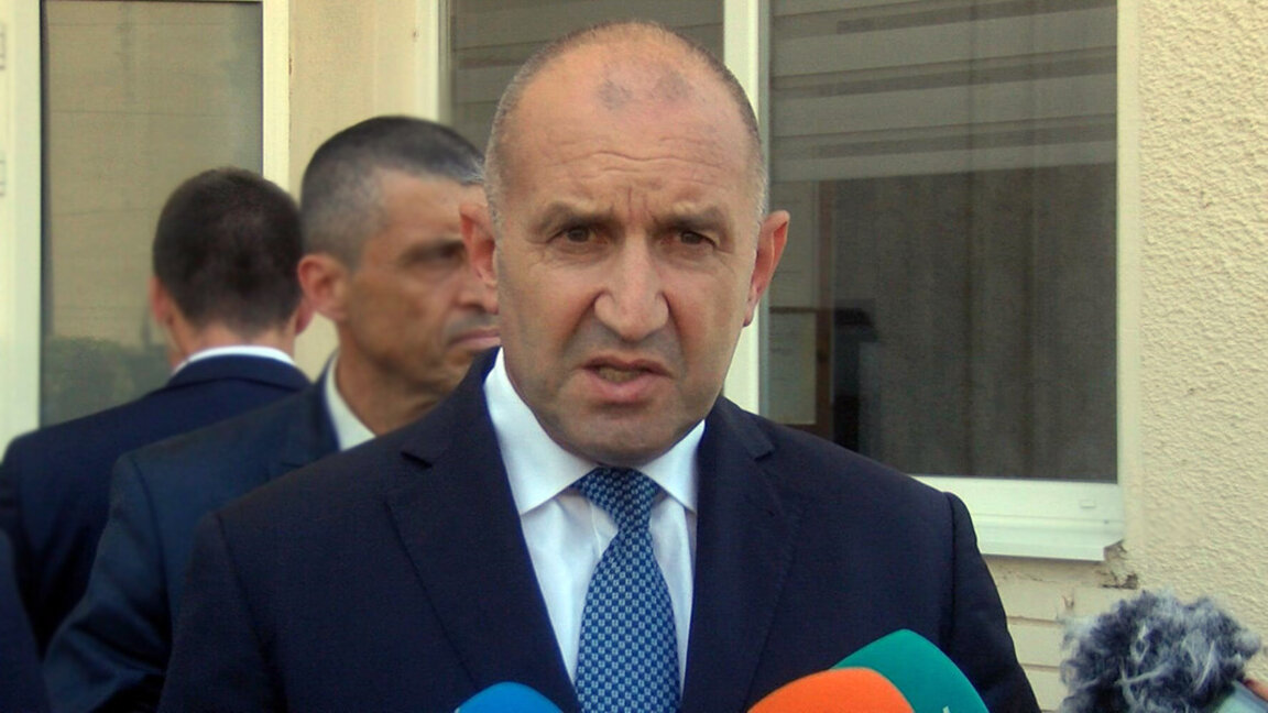 Президент Радев: "ДПС-Новое начало" все больше овладевает носителем правительственного мандата