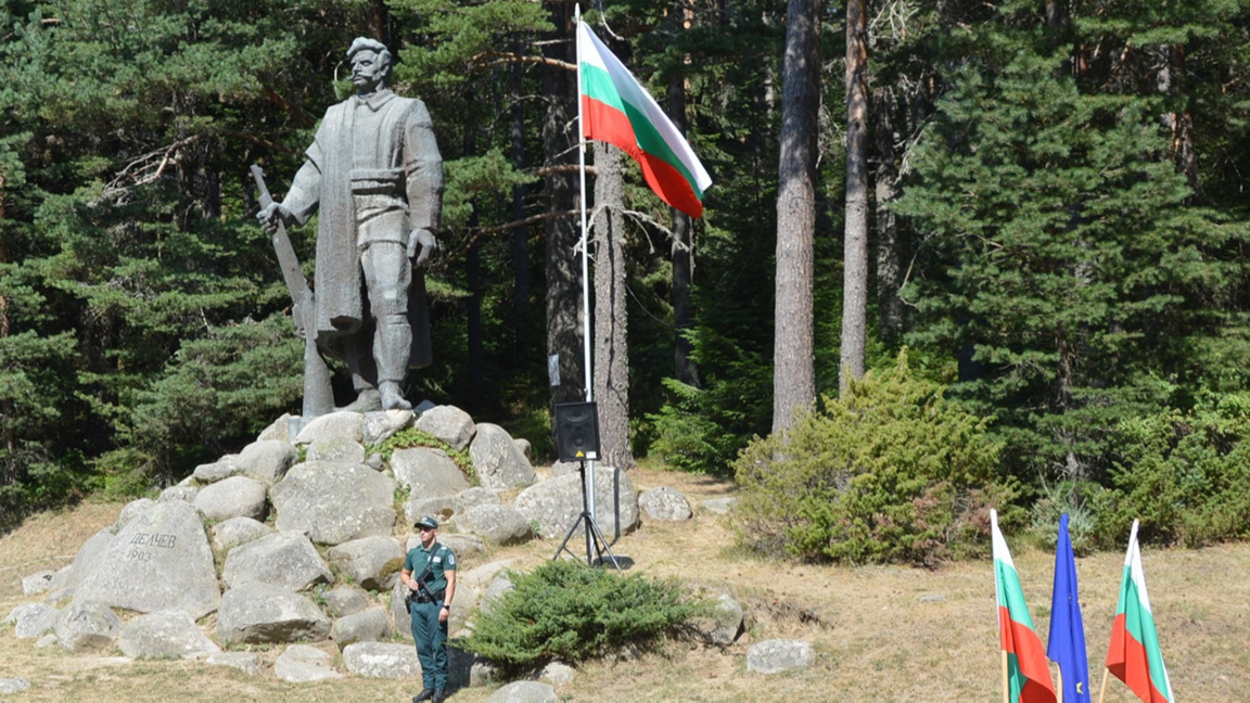 Паметникът на Гоце Делчев в местността Попови ливади.