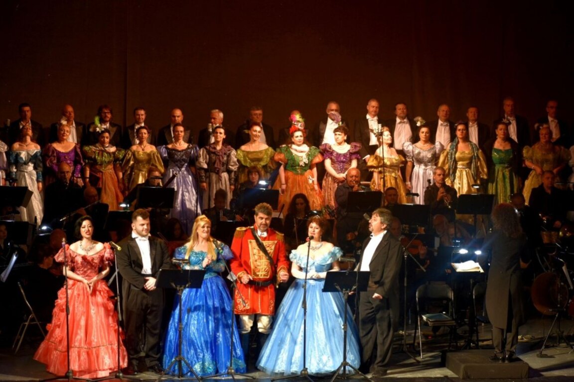 Виенска гала в Бургаската опера под диригентството на Деян Павлов