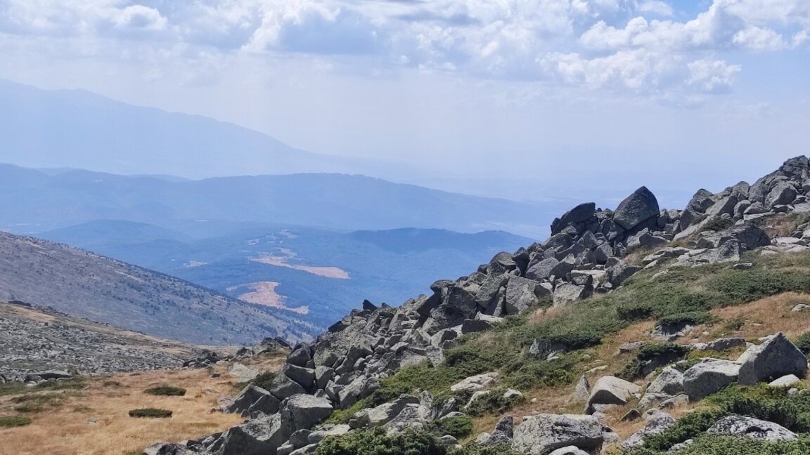 Priveliști uimitoare de pe vârful Cerni Vrah