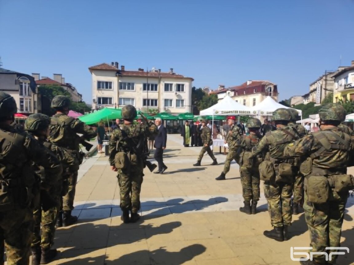 Тържествено посрещане на българските военни от мисията в Косово в Благоевград
