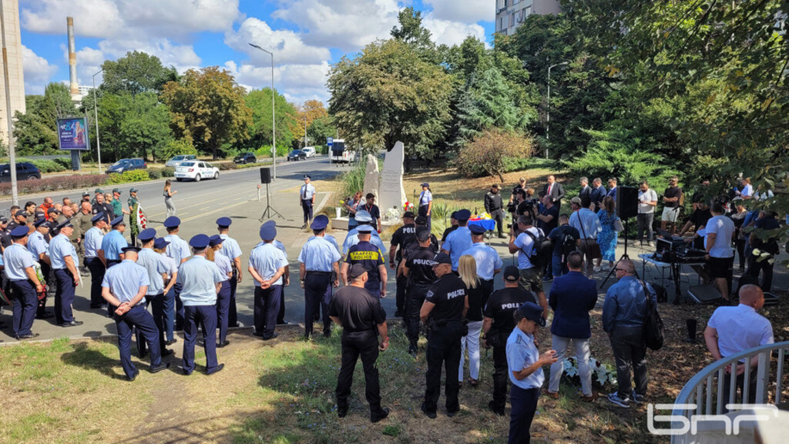 Бургас почита паметта на загиналите при изпълнение на служебния си дълг