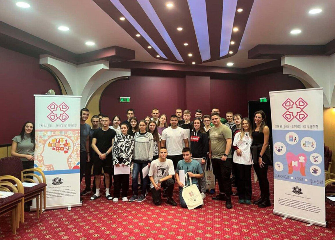 Проучване: Младите хора не приемат за достатъчна подготовката от формалното обучение